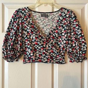 Urban Outfitters balloon sleeve floral crop sz small